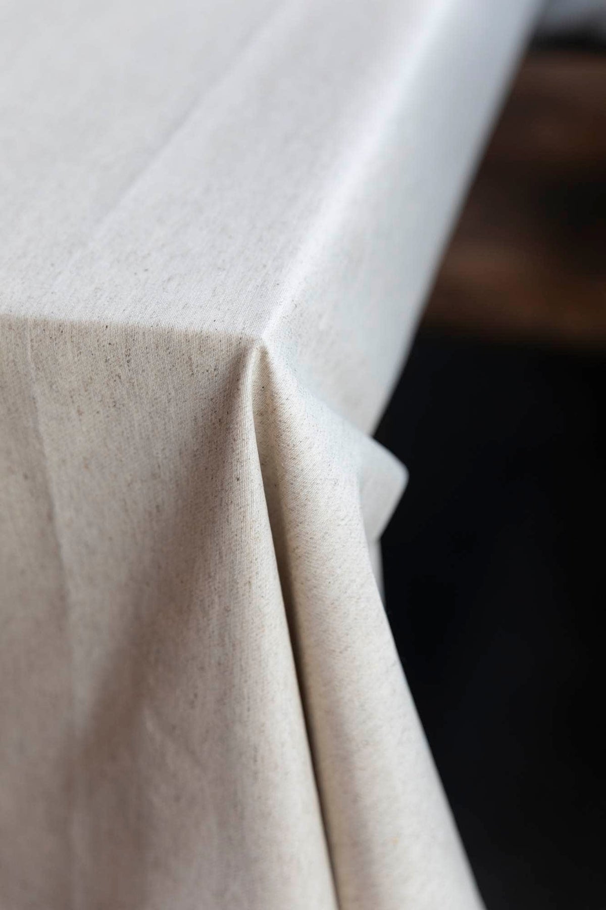 Mantel Nilo Beige Mantel reversible y antimanchas | Dos diseños en uno, repele líquidos y manchas
